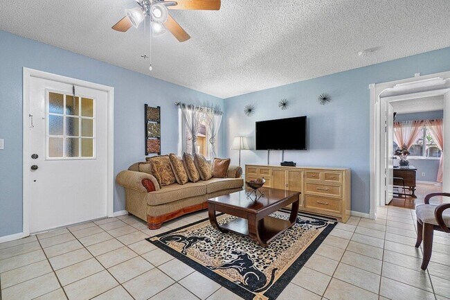 Building Photo - 407 Pine Glen Ln