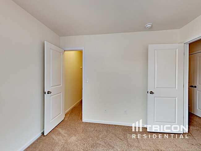 Building Photo - 156 King William Dr