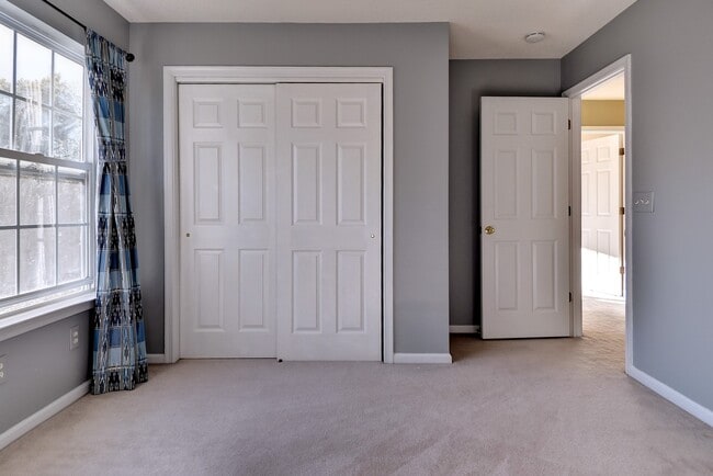 Building Photo - 164 Old Field Rd