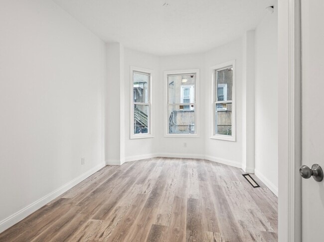 Building Photo - 42 William St