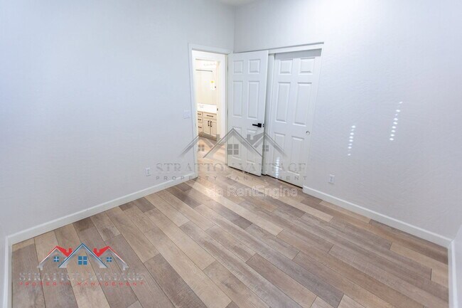 Building Photo - 14616 W Windward Ave