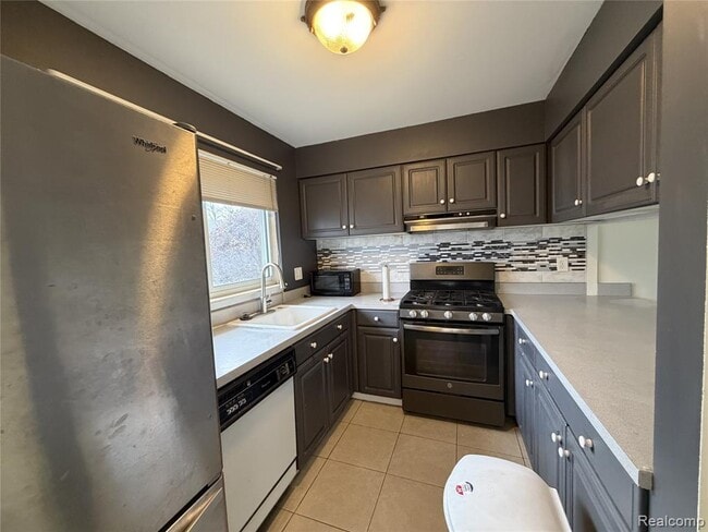 Building Photo - 1780 E Thirteen Mile Rd