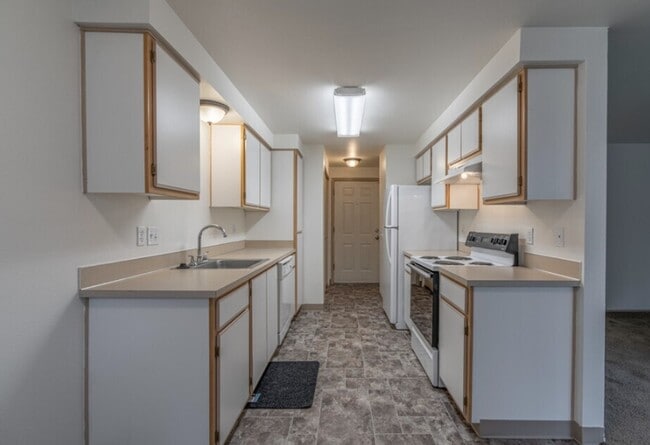 Building Photo - Lakeside Living in Corvallis - Affordable Comfort with Scenic Views!