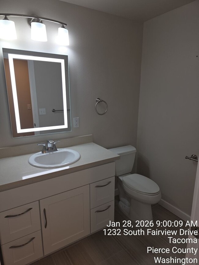 Building Photo - View home North Tacoma - 3 bedroom, 3.5 bathroom, 6 car garage - Available NOW!!!