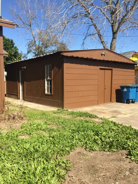 Game Room/ Enclosed Garage - 700 N Tyler