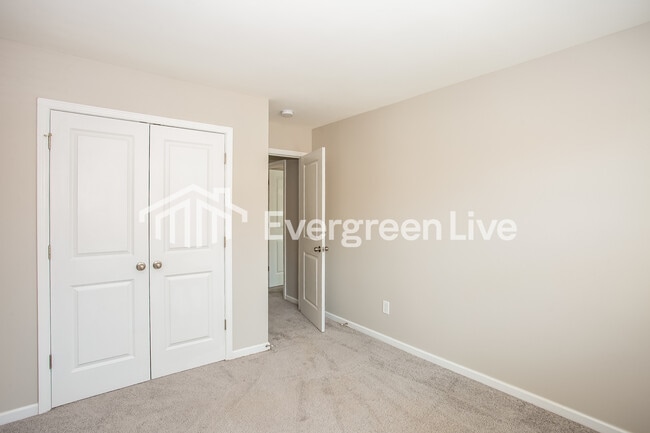 Building Photo - 331 Bell St