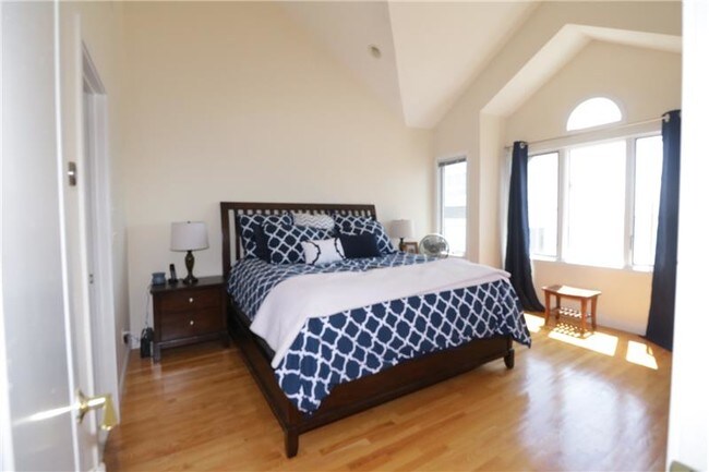 Building Photo - 143 Grovers Ave