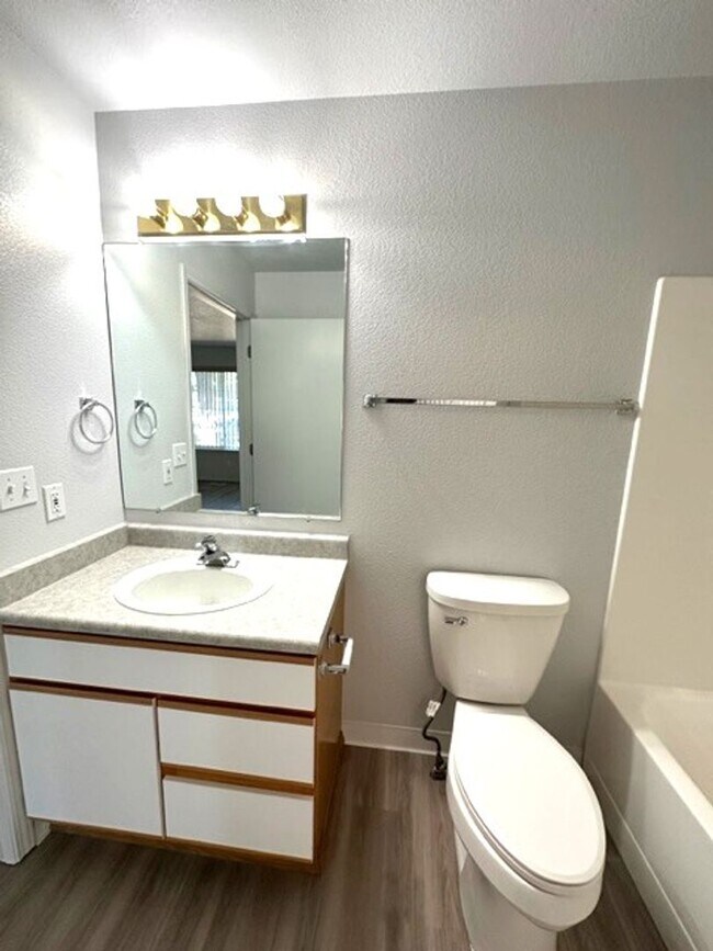 Building Photo - Bright and Beautiful upstairs apartment!