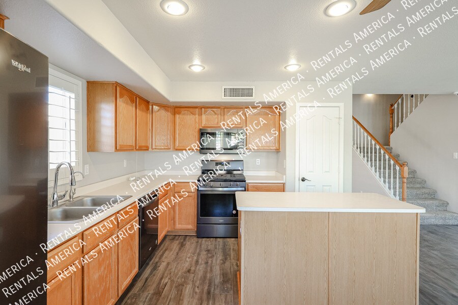 Building Photo - 1210 W Kelly Ln