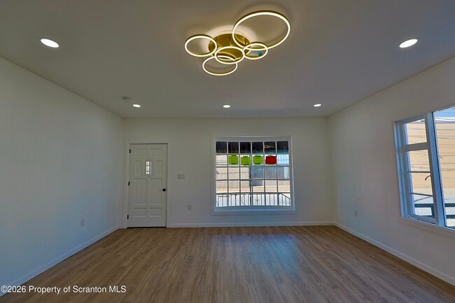 Building Photo - 318 W Main St