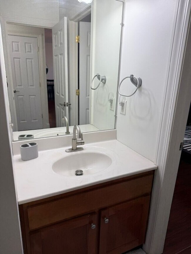 Building Photo - 135 E Prairie Ave