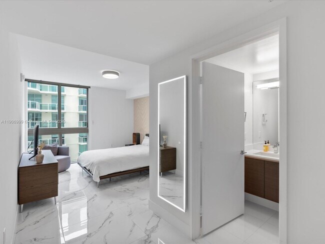 Building Photo - 300 Sunny Isles Blvd