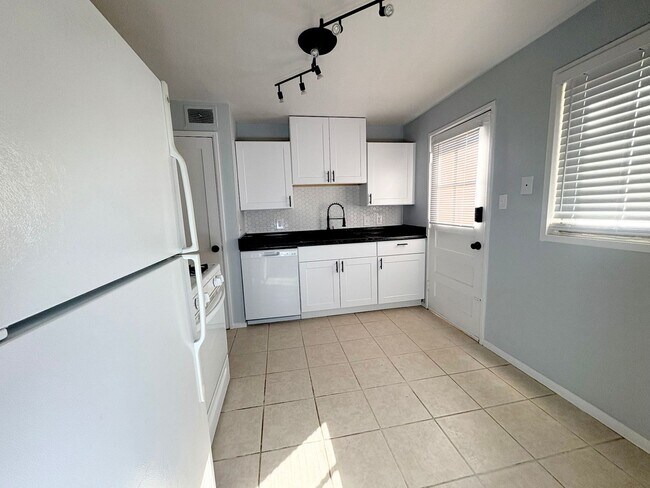 Primary Photo - 449 Glenview Ct.-