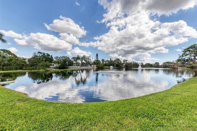 Building Photo - 5565 Ashton Lake Dr