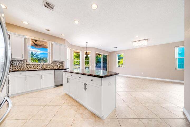 Building Photo - 2324 Simonson Dr