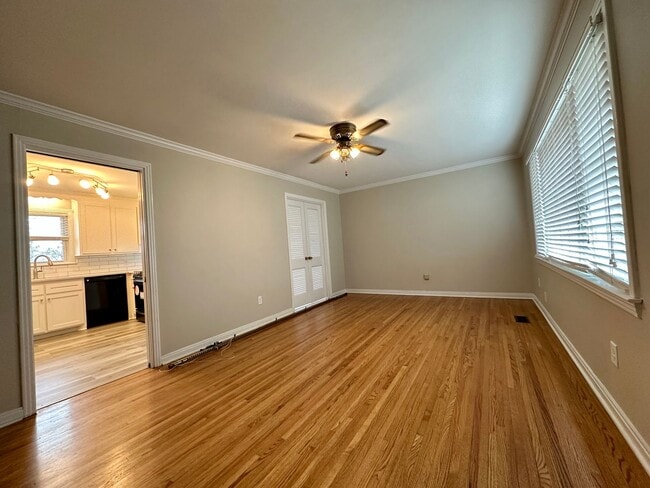 Building Photo - Remodeled beauty in Charolette Park