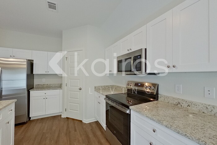 Building Photo - 251 Magnolia Dr