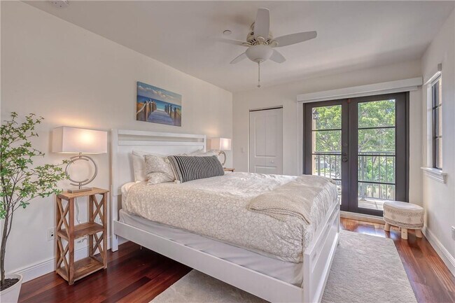 Building Photo - 1206 NE 1st St