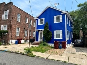 Building Photo - 10 Humbert St