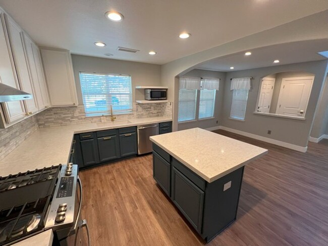 Building Photo - 1654 Lone Oak Trail
