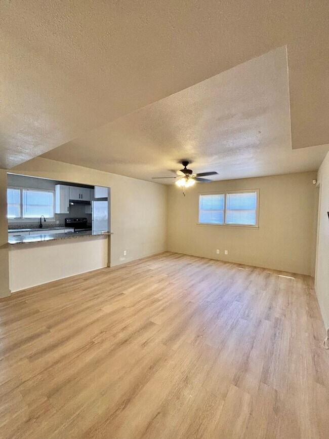 Building Photo - Now Available - 3 Bedroom Home!!