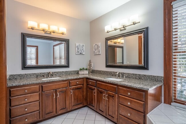 Building Photo - 3 Eton Pl