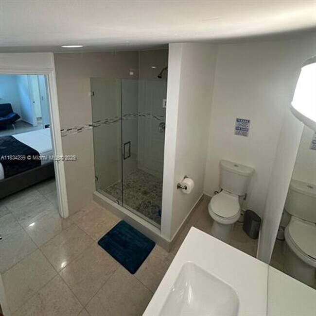 Building Photo - 17650 NE 19th Ave