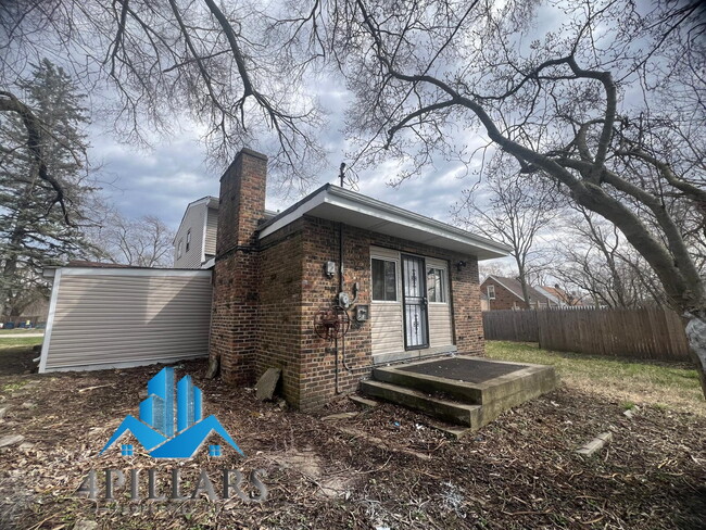 Building Photo - "Spacious 4-Bed, 2-Bath Gem on Kentucky Street – 2,178 Sq. Ft. of Comfort!"