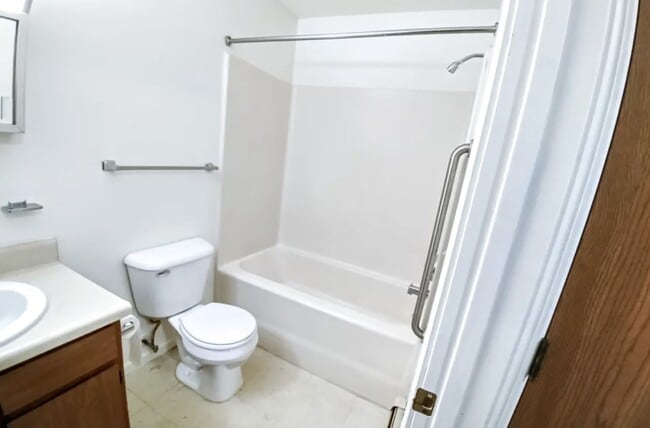 Building Photo - 100 W Mill Pond