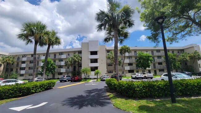 Building Photo - 2410 Deer Creek Country Club Blvd