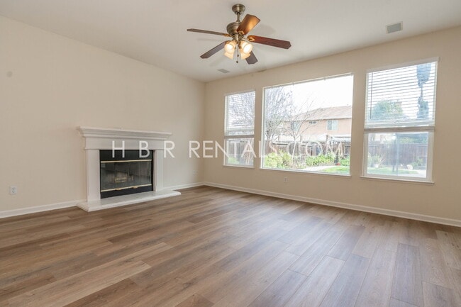 Building Photo - Spacious 4-Bedroom Gem on Glenhaven Drive – Your Perfect Tracy Retreat!