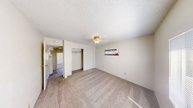 Building Photo - Charming 3 bedroom 2 bathroom in Yucaipa