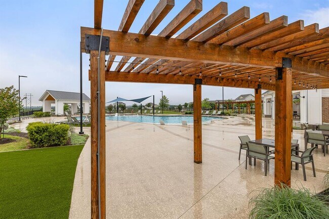 Building Photo - 1210 Teychas Dr