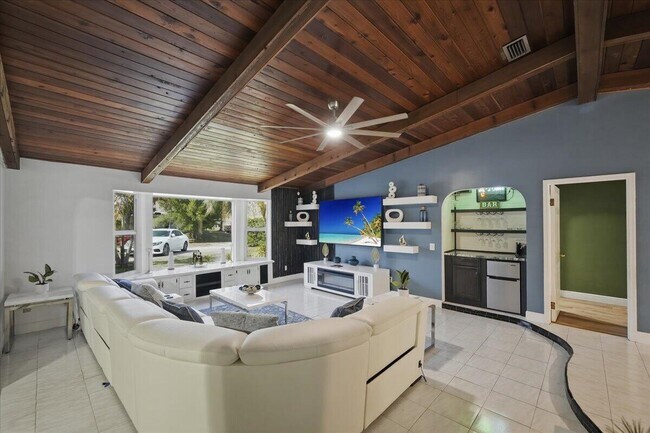 Building Photo - 1326 SW Bartell Ave