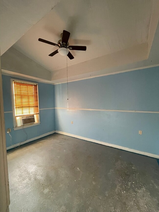 Building Photo - 320 Thunder Rd