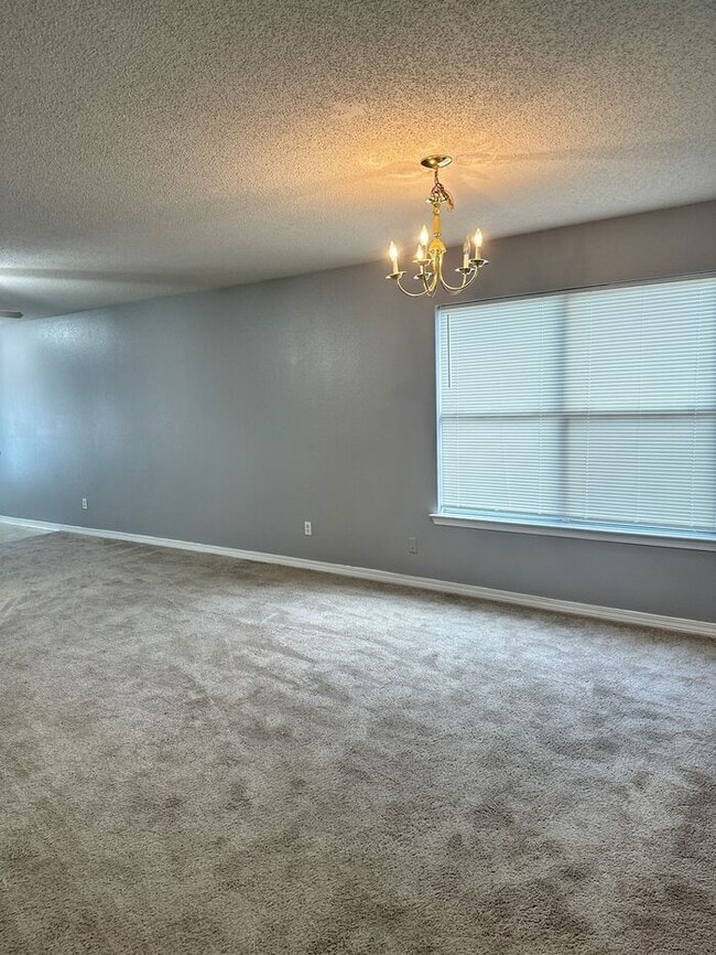 Building Photo - 3/2 Cottage in Maple Oaks Subdivision with garage