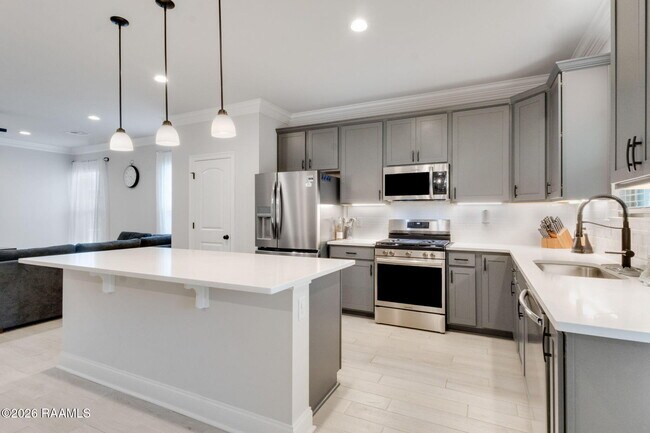 Building Photo - 106 Virtuous St