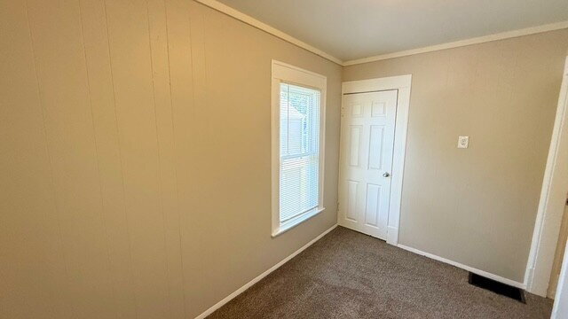 Building Photo - CENTER TOWNSHIP 3 BEDROOM DUPLEX AVAILABLE NOW!  ACCEPTS SECTION 8