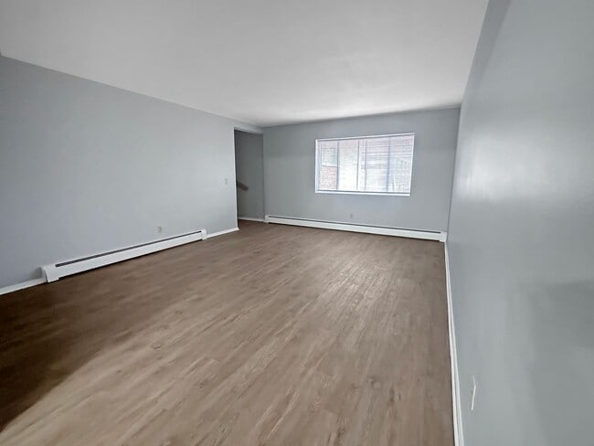 Primary Photo - 2843 S Burdick St