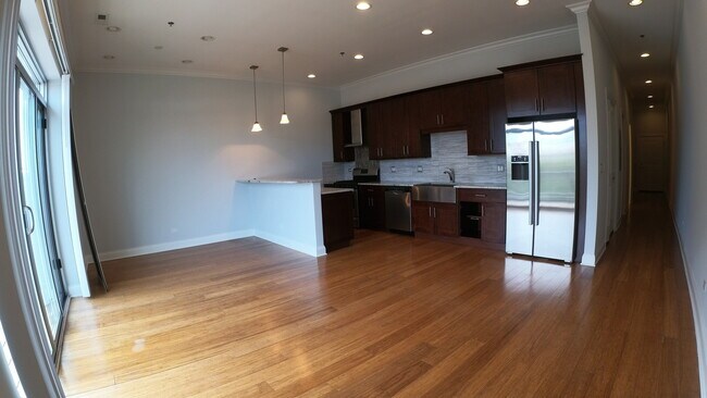 Building Photo - 1609 W Warren Blvd