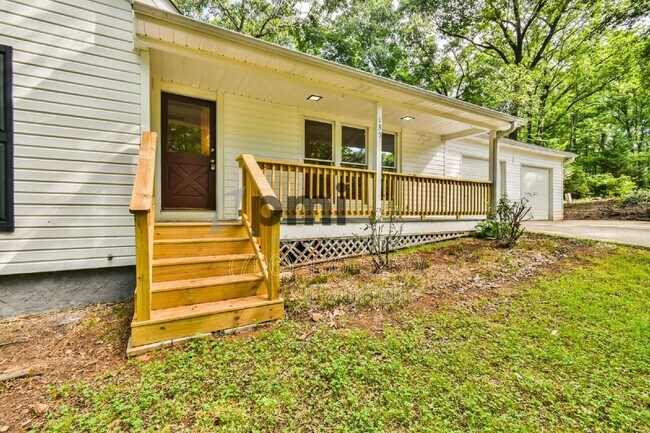 Building Photo - 135 Beacon Hl Dr