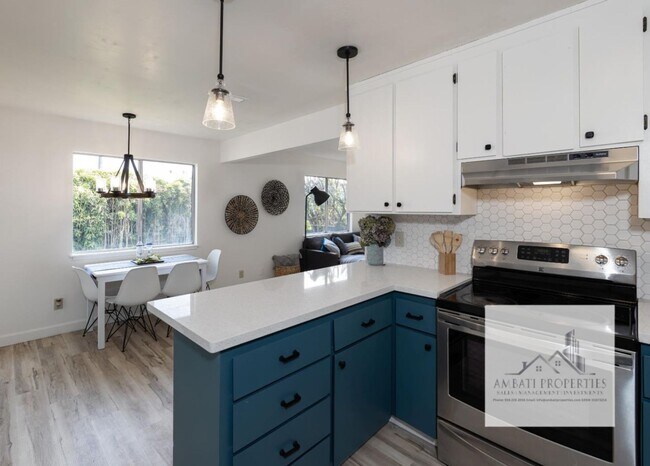 Building Photo - Monthly Rental Opportunity: Charming Singl...