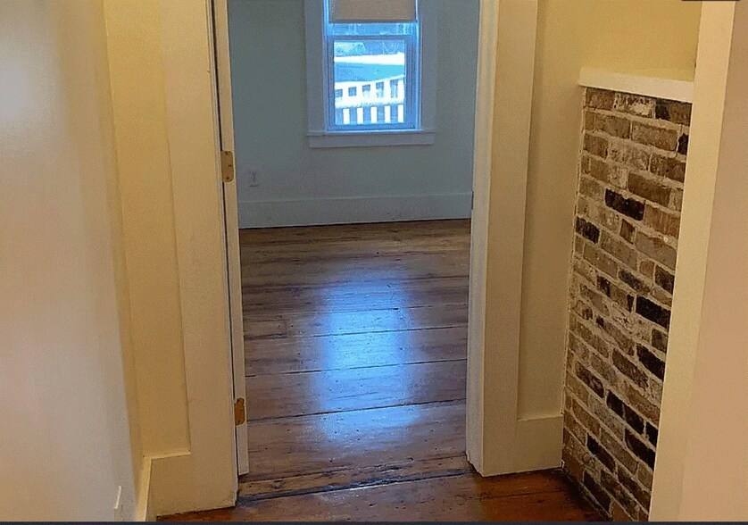 Building Photo - 15 Dodge St