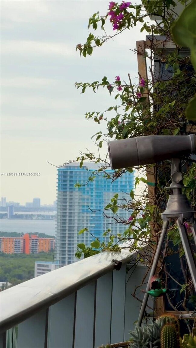 Building Photo - 16385 Biscayne Blvd