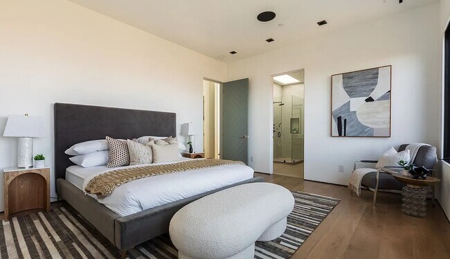 Building Photo - 13331 Mulholland Dr