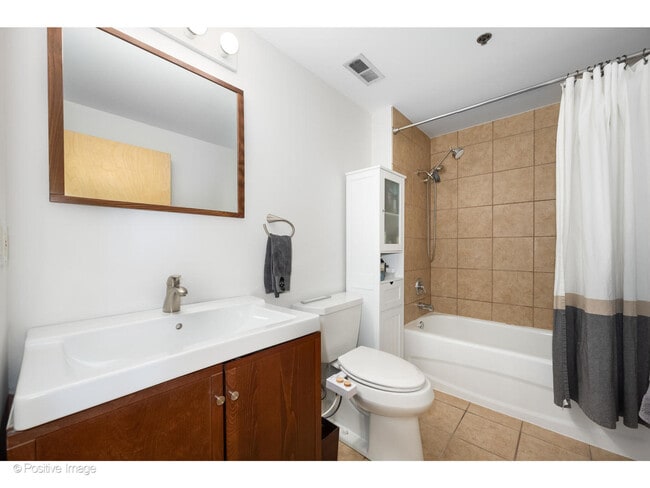 Building Photo - 6 S Laflin St