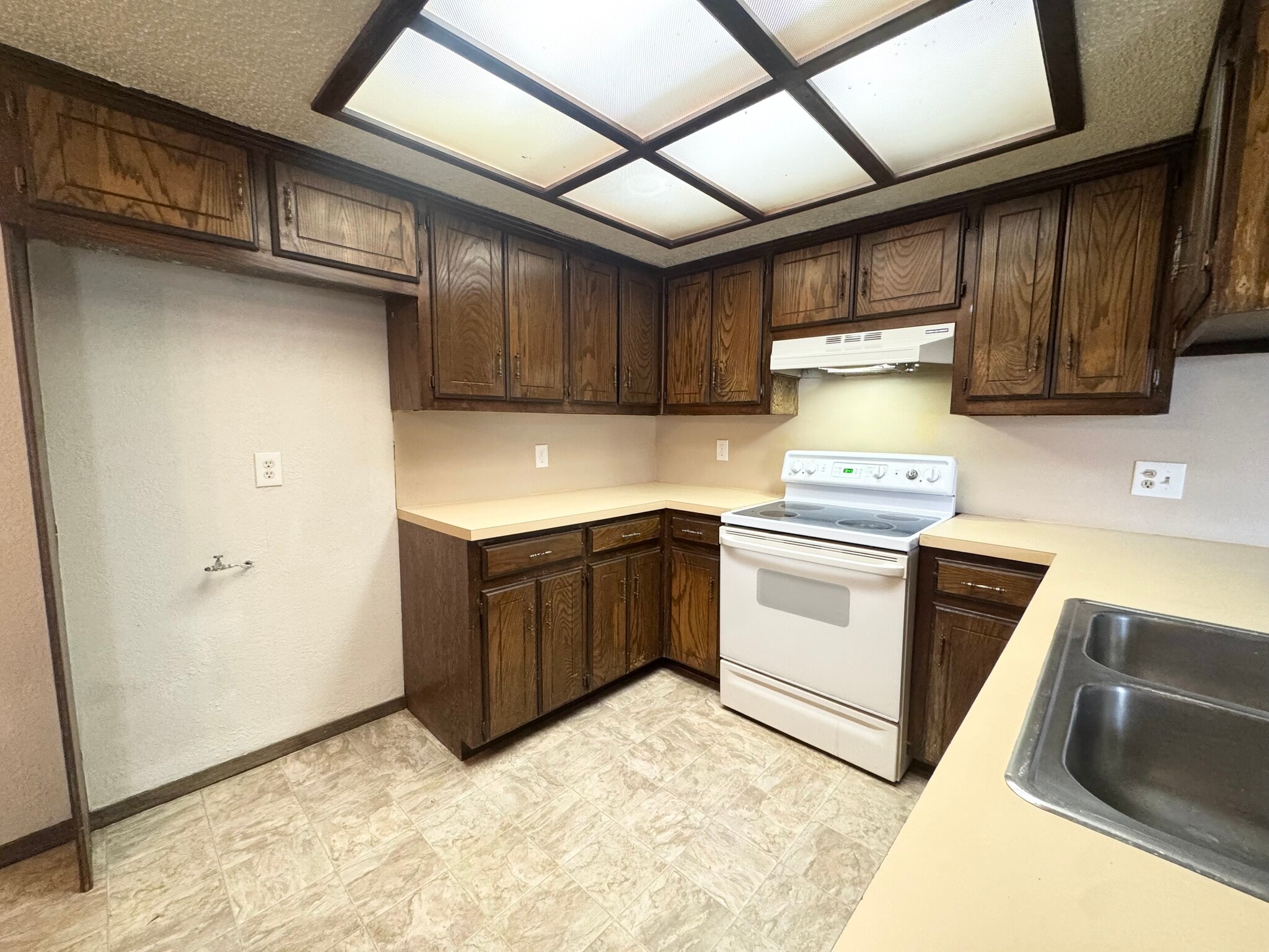 Building Photo - 9821 Larkspur Ln