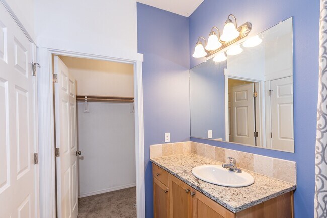 Building Photo - Beautiful 3 Bedroom rambler on a large and peaceful lot!