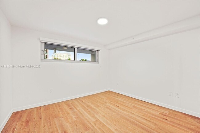 Building Photo - 1500 Bay Rd
