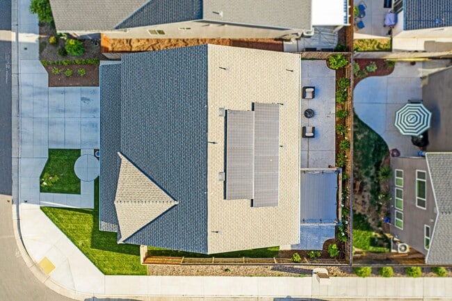 Building Photo - Clovis Eastside Home, 4BR/3.5BA, Built 201...